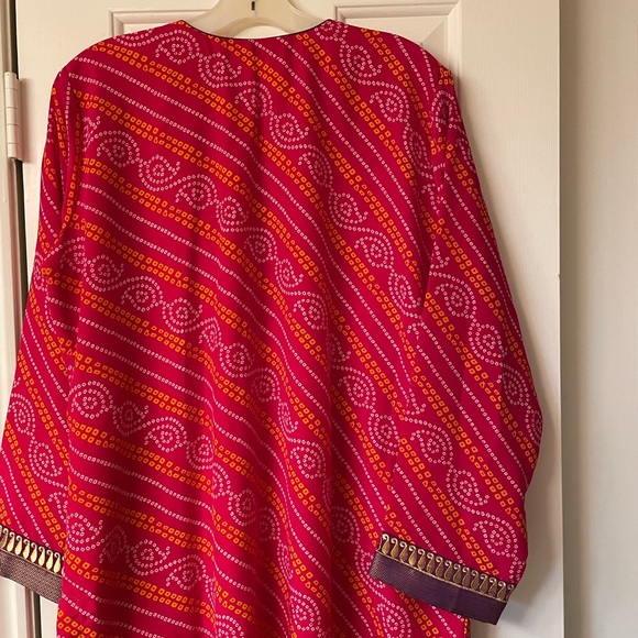 Tunic suit  - 2 piece - gold trimmed pink/crimson with gold pants - Picture 2 of 7